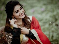 Sneha: பெண்ணே நீயும் பெண்ணா பெண்ணாகிய ஓவியம்...புன்னகை அரசி சினேகாவின் லேட்டஸ்ட் கிளிக்ஸ்!