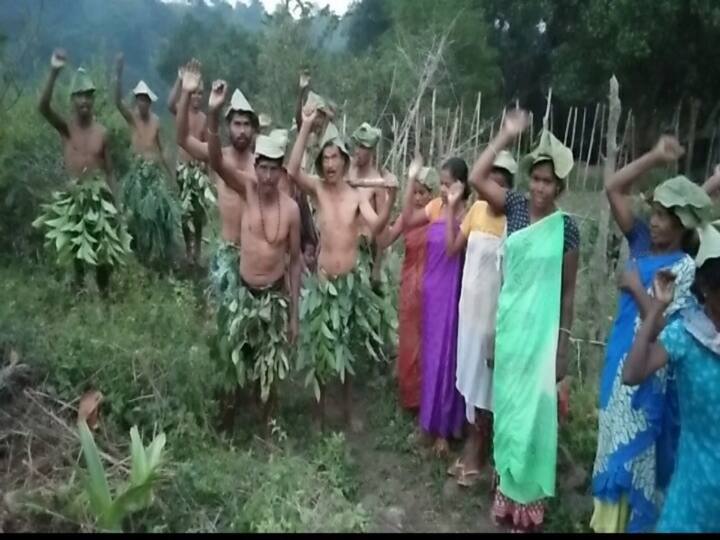 Alluri district tribals protests for road fecility doli carrying causing deaths DNN Alluri District News : డోలీల మోతలు ఇంకెన్నాళ్లు, అడ్డాకులు ధరించి ఆదివాసీల వినూత్న నిరసన!