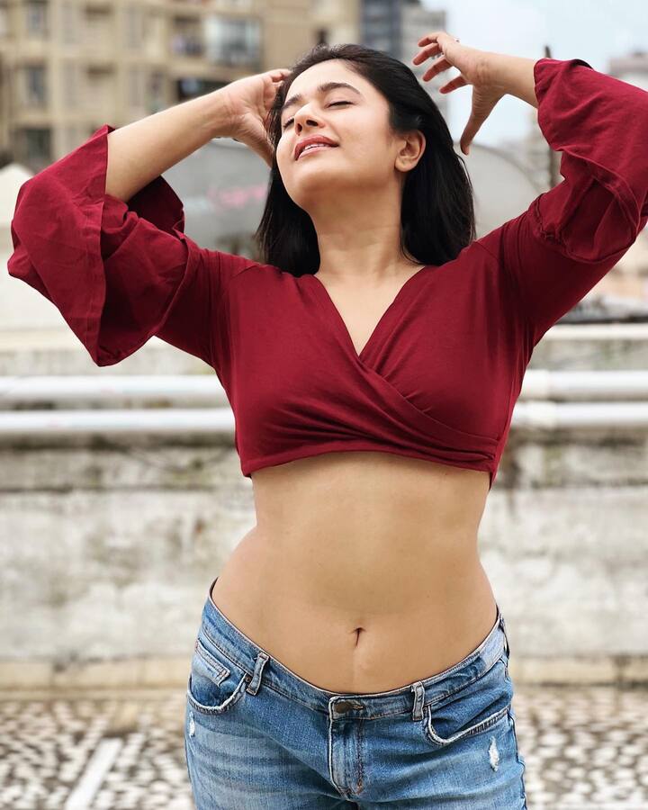 పూనం బజ్వా అందమైన ఫోటోలు -Image credit: Poonam Bajwa/Instagram