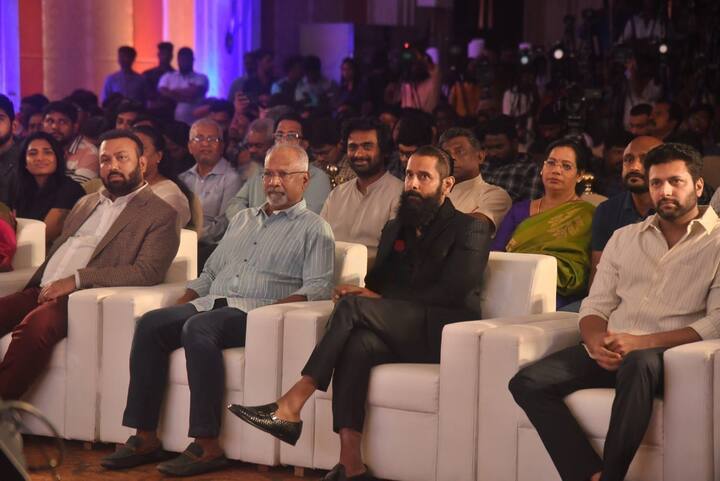 பொன்னியின் செல்வன் வெற்றி விழாவில் நன்றி தெரிவிக்கும் படக்குழுவினரின் படங்கள்