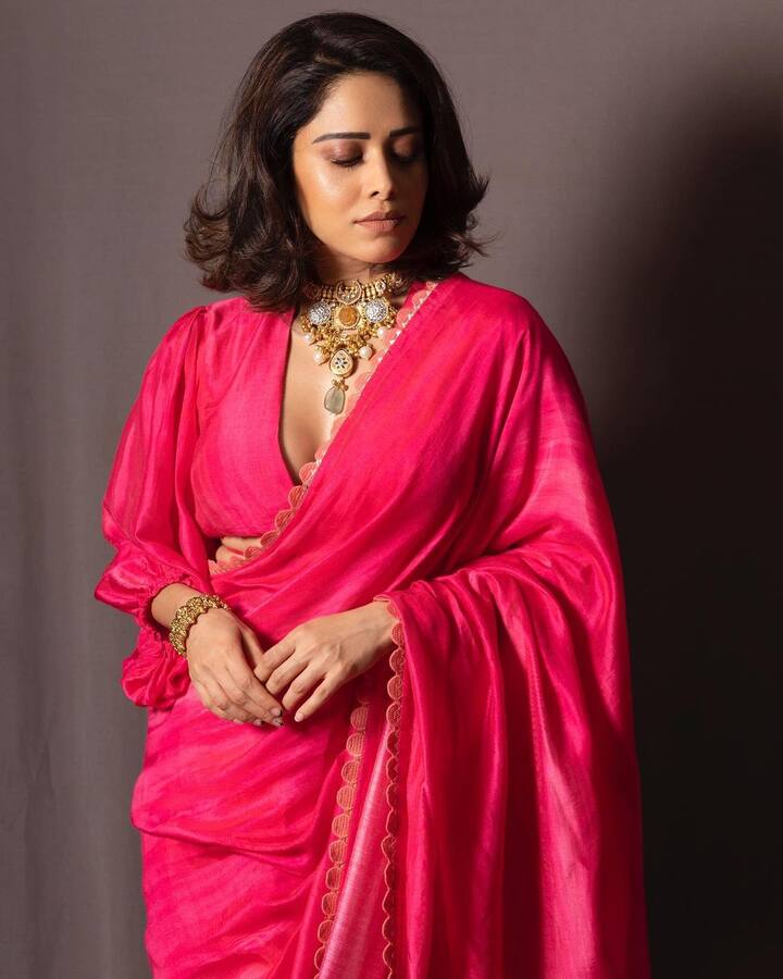 यामध्ये ती गुलाबी रंगाच्या साडीमध्ये दिसत आहे.(फोटो सौजन्य : nushrrattbharuccha/इंस्टाग्राम)