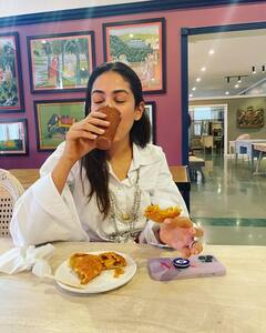 Photos: शाहिद कपूर छोड़ अकेले जयपुर वेकेशन पर निकलीं मीरा राजपूत, घूमने-फिरने के साथ लोकल फूड का ले रही हैं मजा