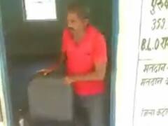 सिंगरौली: शराब के नशे में स्कूल में गाली गलौज करते टीचर का वीडियो वायरल, डीएम ने दिए जांच के आदेश