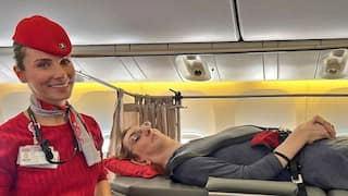 Trending: ਪਹਿਲੀ ਵਾਰ ਫਲਾਈਟ 'ਚ ਬੈਠੀ ਦੁਨੀਆ ਦੀ ਸਭ ਤੋਂ ਲੰਬੀ ਮਹਿਲਾ, ਏਅਰਲਾਈਨ ਨੂੰ ਹਟਾਉਣੀਆਂ ਪਈਆਂ 6 ਸੀਟਾਂ