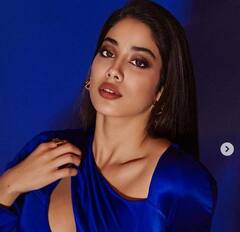 Jhanvi Kapoor: ਥਾਈ-ਹਾਈ ਸਲਿਟ ਡਰੈੱਸ 'ਚ ਜਾਹਨਵੀ ਕਪੂਰ ਨੇ ਦਿਖਾਈ ਆਪਣੀ ਸਟਾਈਲਿਸ਼ ਲੁੱਕ, ਦੇਖੋ ਤਸਵੀਰਾਂ