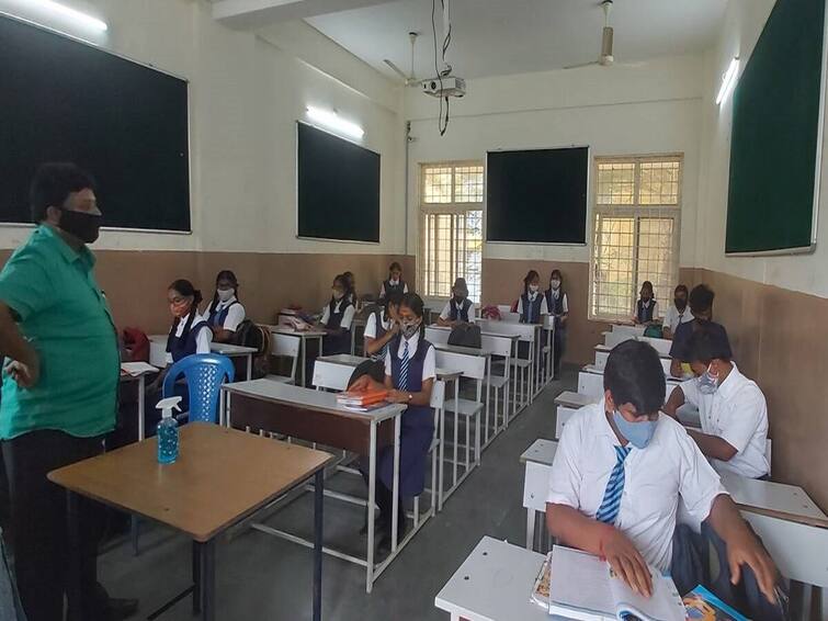 Telangana Students Fall Sick Due To Food Poisoning At Government School பள்ளியில் வழங்கப்பட்ட உணவில் புழு... மருத்துவமனையில் மாணவர்கள்... தெலங்கானாவில் அதிர்ச்சி
