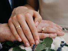 গাড়ির গিয়ার বদলের কায়দায় মুগ্ধ, চালককেই বিয়ে করলেন পাক-তরুণী