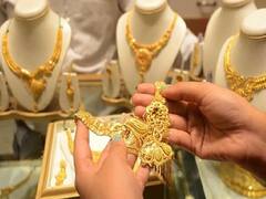 Gold Silver Price Today: சவரனுக்கு இவ்வளவா? மீண்டும் அதிரடியாக உயரத்தொடங்கிய தங்கம் விலை.. இன்றைய விலை நிலவரம்!