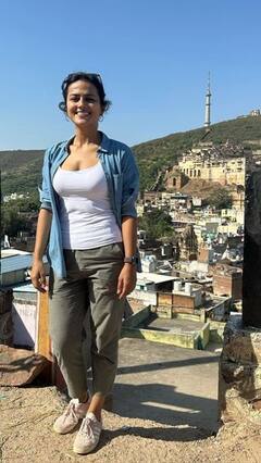 Shraddha srinath: நடிகை ஷ்ரத்தா ஸ்ரீநாத்தின் ரீசென்ட் ஸ்டில்ஸ்!