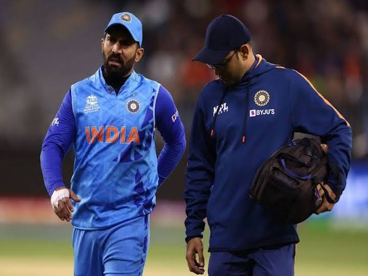 T20 World Cup 2022 Harbhajan Singh defended Dinesh Karthik on failure Team India T20 WC 2022: दिनेश कार्तिक के फेल होने को लेकर किए गए सवाल पर भड़के हरभजन, पढ़ें किस तरह किया बचाव