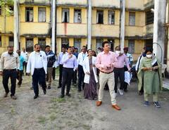 PHOTO: तुकाराम मुंडेंचा दौरा अन् आरोग्य यंत्रणेचं 'ऑपरेशन'