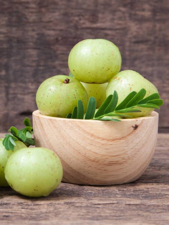 हिवाळ्याच्या थंडीतही याचे सेवन करू नये. कारण आवळ्याची चव थंड असते.
