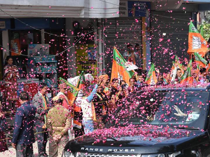 PM Modi holds road show ahead of election rally in Himachal's Mandi. This is the first visit of PM Modi to the state after the announcement of the assembly election. (Source: ANI)