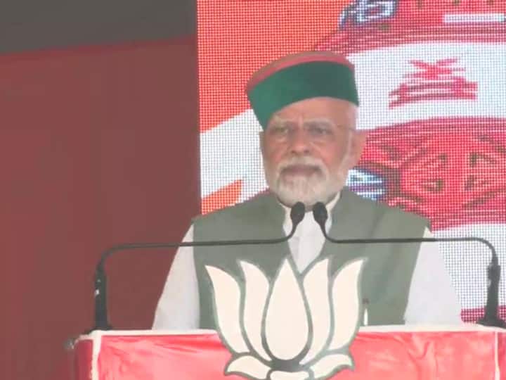 PM Modi addresses election rally in Sundarnagar area of Mandi District of Himachal Pradesh. During the address Modi said, Congress never gave priority to state's development.