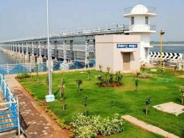 Increase in water supply to Mayanur Kathavana in Karur. கரூர்: மாயனூர் கதவணைக்கு  தண்ணீர் வரத்து அதிகரிப்பு