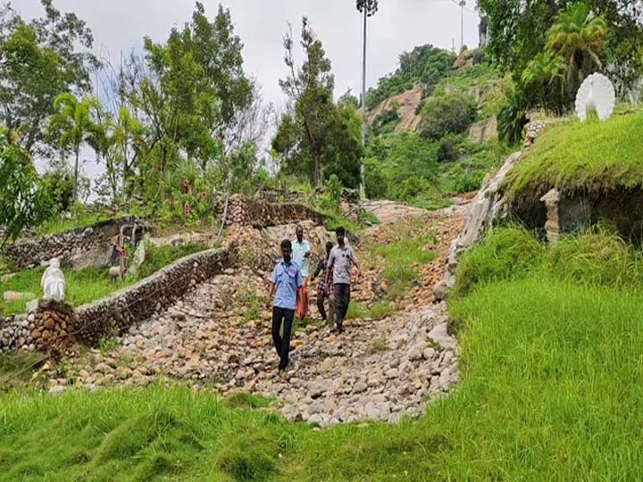 பழனியில்  ரோப்கார் சேவை மீண்டும் தொடக்கம்; பாறையில் ஏறி மேலே  சென்ற போதை ஆசாமியால் பரபரப்பு...!