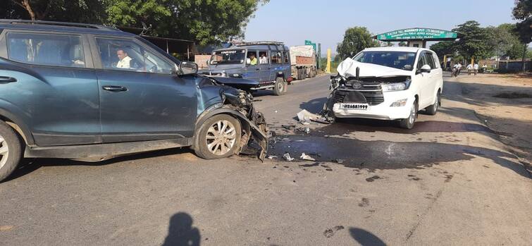 Maharashtra Former Cabinet Minister Congress  leader Arif Naseem Khan injured in car accident at Nanded bharat jodo yatra Naseem Khan : काँग्रेसचे नेते माजी मंत्री नसीम खान यांचा नांदेडमध्ये अपघात, पायाला दुखापत