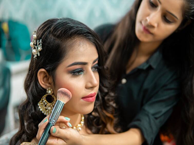 Check Out These Simple Makeup And Styling Options You Can Pick This Wedding Season Check Out These Simple Makeup And Styling Options You Can Pick This Wedding Season