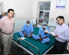 PHOTO: तुकाराम मुंडेंचा दौरा अन् आरोग्य यंत्रणेचं 'ऑपरेशन'