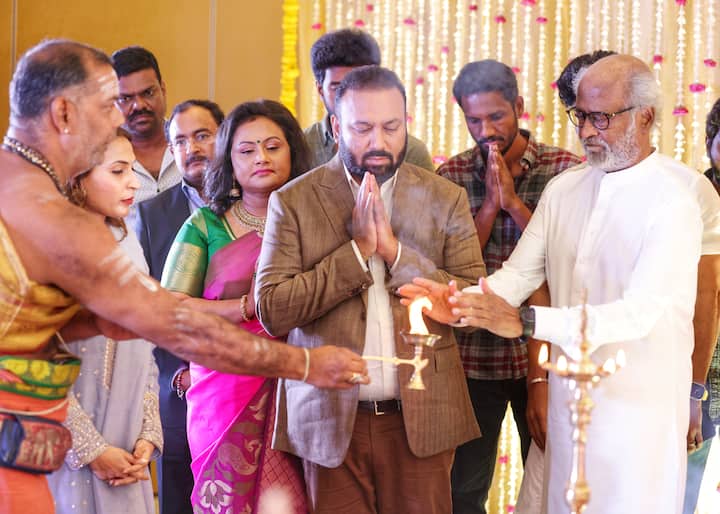 இதில் நடிகர் ரஜினிகாந்த் மற்றும் படக்குழு கலந்து கொண்டனர்