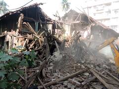 पनवेल मधील 300 वर्ष जुना बापटवाडा जमिनदोस्त, धोकादायक असल्यामुळे महापालिकेची कारवाई