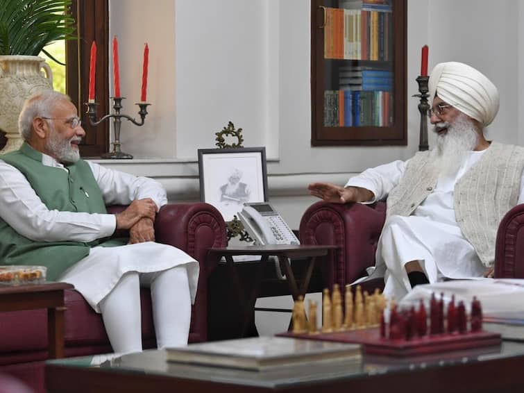 PM Modi Pays A Visit To Radha Soami Satsang Beas In Punjab's Amritsar, Meets Dera Head — WATCH PM Modi Pays A Visit To Radha Soami Satsang Beas In Punjab's Amritsar, Meets Dera Head — WATCH
