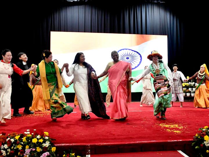 President of India Droupadi Murmu with Krishna Rai, wife of Chief Minister of Sikkim, dances with locals during her visit to Gangtok, Sikkim, on 4 November  (Source: PTI)