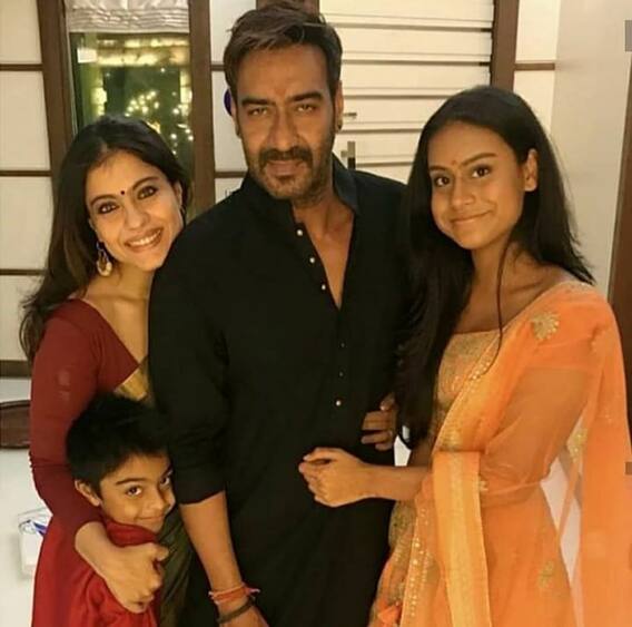 Nyasa Devgn Pics: पहले से काफी बदल गई हैं अजय देवगन और काजोल की बेटी, न्यासा का ट्रांसफॉर्मेशन देख कर देगा हैरान Nyasa Devgn Pics: पहले से काफी बदल गई हैं अजय देवगन और काजोल की बेटी, न्यासा का ट्रांसफॉर्मेशन देख कर देगा हैरान