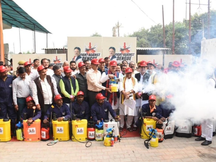 सरोजनीनगर में विधायक राजेश्वर सिंह ने शुरू किया डेंगू रोधी अभियान, बांटी फॉगिंग मशीनें