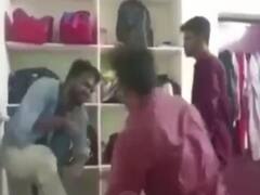 Shocking Video: தொடரும் ராகிங் கொடுமை.. சக மாணவர் மார்பின் மீது அயர்ன் பாக்ஸால் சூடு.. வெளியான அதிர்ச்சி வீடியோ!