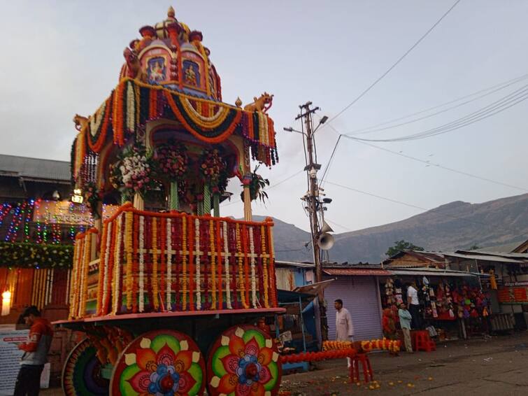 maharashtra news nashik news 155-year-old rath festival on Tripurari Poornima in Trimbakeshwar Tripurari Purnima : त्र्यंबकेश्वेरी त्रिपुरारी पौर्णिमेची 155 वर्षांची परंपरा, 31 फूट उंचीचा भव्य रथ, 40 हजारांहून अधिक भाविक 