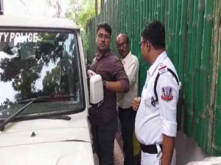 Kolkata saltlake Girlfriend arrested in connection with the mysterious death of a young man in a guest house Saltlake News: গেস্ট হাউসে যুবকের রহস্যমৃত্যুর ঘটনায় গ্রেফতার বান্ধবী, আত্মহত্যায় প্ররোচনার মামলা দায়ের