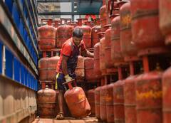 LPG Booking Offers: রান্নার গ্যাসে রিটার্ন পাবেন ২০০ টাকা, এইভাবে নিন সুবিধা