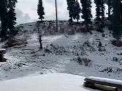 Jammu Kashmir Snowfall: बर्फ की सफेद चादर से ढका राजौरी, मुगल रोड बंद, देखें तस्वीरें