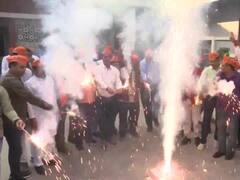 Gola Gokarnath By-Poll Results: बीजेपी प्रत्याशी की जीत से कार्यकर्ताओं में उत्साह, तस्वीरों में देखिए जश्न के अलग अलग रूप