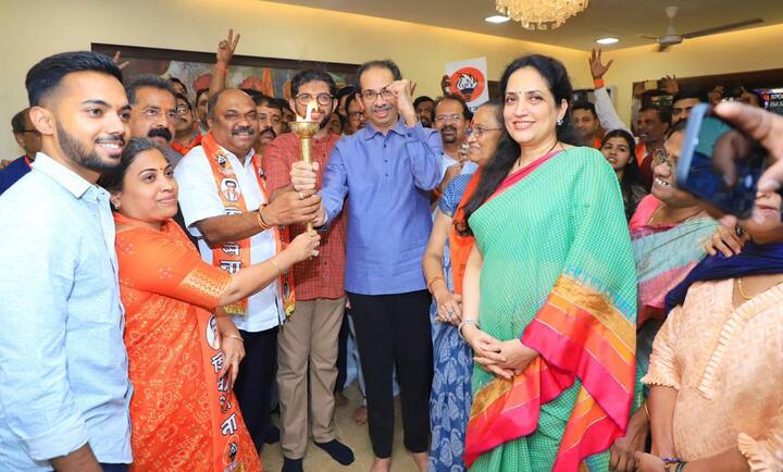 या विजयानंतर ऋतुजा लटके, शिवसेना नेते अनिल परब यांनी मातोश्रीवर उद्धव ठाकरे, आदित्य ठाकरे यांची भेट घेतली.