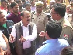 सीतापुर: अतिक्रमण रोकने को लेकर पूर्व चैयरमैन और कोतवाल में झड़प, नगर विधायक भी मौके पर पहुंचे