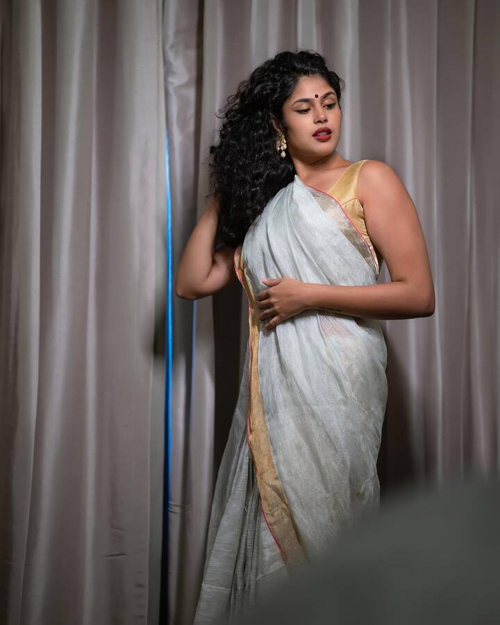 చీరకట్టులో చిట్టి హొయలు పోతోంది. -Image Credit:Faria Abdullah/Instagram