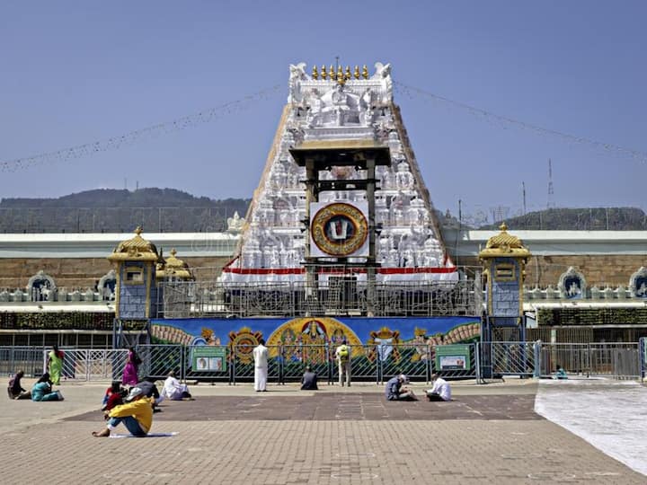 Tirumala Srivari temple closed 11 hours on November 8th due lunar eclipse DNN Lunar Eclipse : శ్రీవారి భక్తులకు అలెర్ట్, 11 గంటల పాటు ఆలయం మూసివేత!