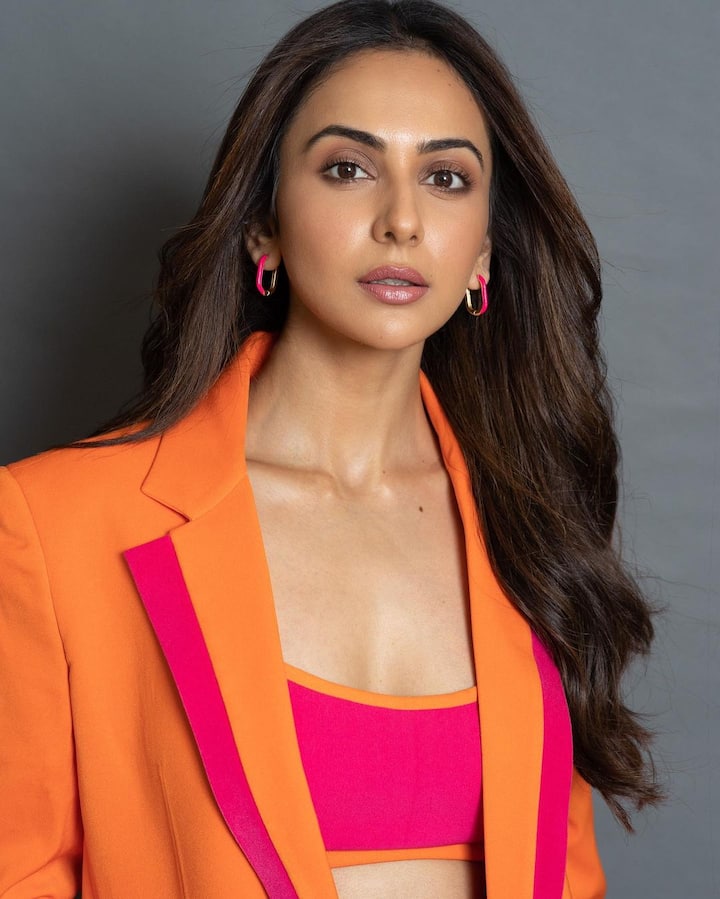 अनेकदा ती तिच्या चित्रपटांमुळे लोकांचे लक्ष वेधून घेते. त्यांनी फार कमी वेळात इंडस्ट्रीत उच्च स्थान मिळवले आहे.  (फोटो सौजन्य :rakulpreet/इंस्टाग्राम)