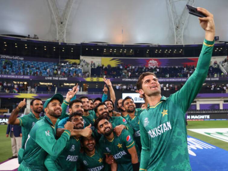 T20 World Cup semifinal Pakistan vs New Zealand News Shaheen Afridi Video Afridi Slams Cricketers For Not Supporting Pakistan 'Support Us Time Chahiye Jab...': Star Bowler Slams Former Cricketers For 'Not Supporting Pakistan' - WATCH