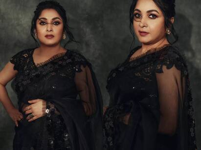 Ramya Krishnan Pics: ਸਾਊਥ ਦੀ ਬਲਾਕਬਸਟਰ ਫਿਲਮ ਬਾਹੂਬਲੀ ਚ ਸ਼ਿਵਗਾਮੀ ਦਾ ਕਿਰਦਾਰ ਨਿਭਾ ਕੇ ਮਸ਼ਹੂਰ ਹੋਈ ਅਦਾਕਾਰਾ ਰਾਮਿਆ ਕ੍ਰਿਸ਼ਨਨ ਸੋਸ਼ਲ ਮੀਡੀਆ ਤੇ ਕਾਫੀ ਐਕਟਿਵ ਰਹਿੰਦੀ ਹੈ।