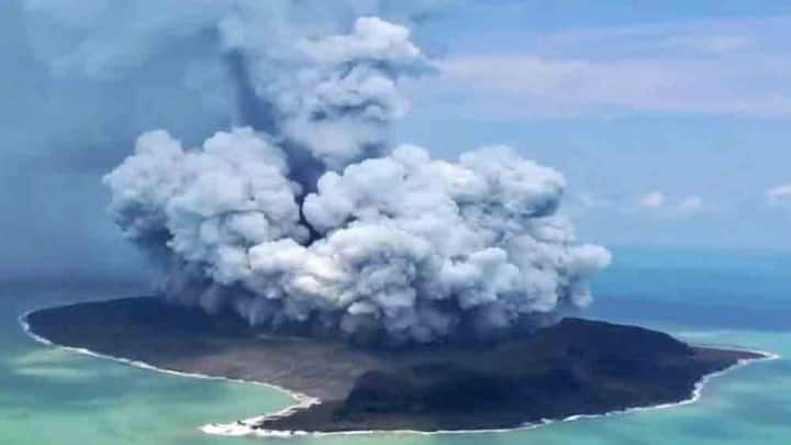 researchers reveals tonga volcano eruption highest plume reached and destroy ozone layer cause of climate simulation 'टोंगा ज्वालामुखी विस्फोट से ओजोन परत को हुआ नुकसान', वैज्ञानिकों ने कहा- धरती पर कभी भी आ सकती है आफत
