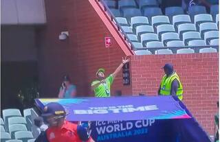 T20 World Cup 2022: નેધરલેન્ડ – સાઉથ આફ્રિકા મેચમાં પ્રેક્ષકે પક્ડ્યો એક હાથે શાનદાર કેચ, જુઓ વીડિયો