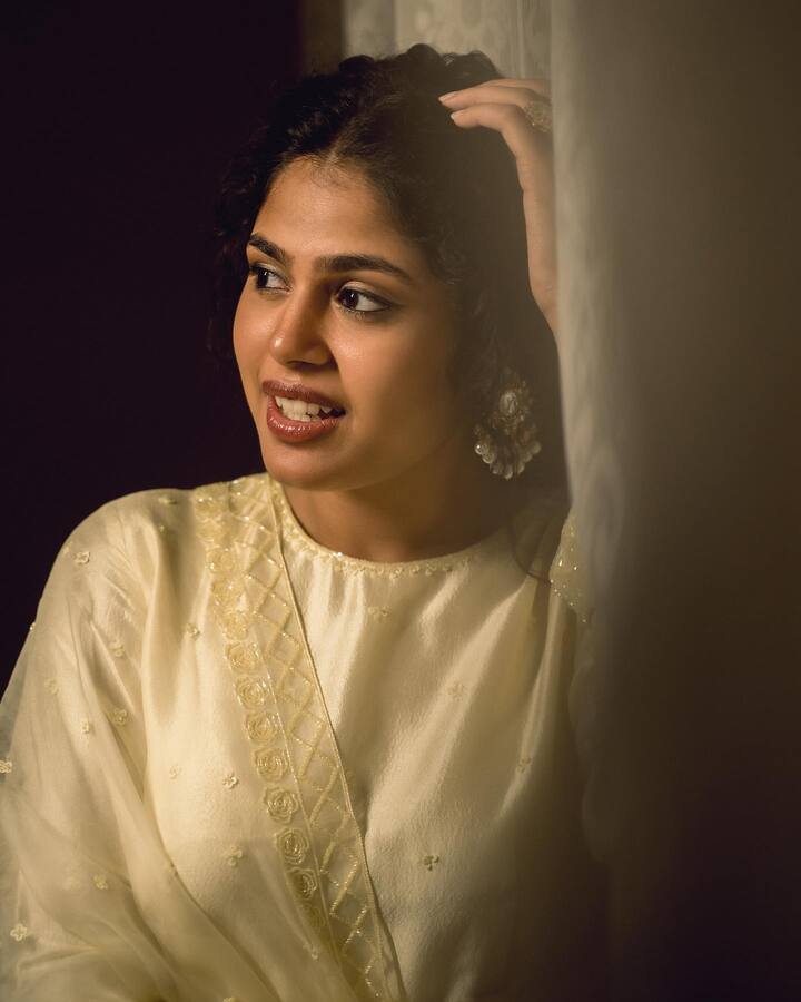అబ్దుల్లా ఫరియా చీరకట్టు ఫోటోలు -Image Credit:Faria Abdullah/Instagram