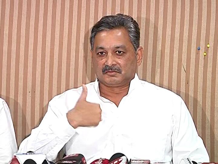 सिनेमॅटिक लिबर्टी असली तरी इतिहासाचा गाभा सोडून कसे काय हे लोक चित्रपटाची निर्मिती करत आहेत?' असा सवाल संभाजीराजे छत्रपती यांनी पत्रकार परिषदेत उपस्थित केला.