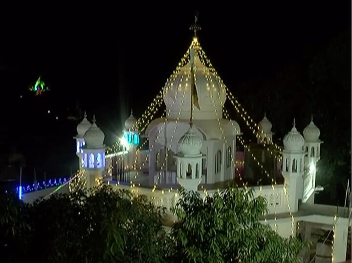 ਪਟਨਾ ਤੋਂ ਦੂਰੀ ਅਤੇ ਗੁਰਦੁਆਰਾ ਸਾਹਿਬ ਦੀ ਯੋਗ ਇਮਾਰਤ ਨਾ ਹੋਣ ਕਾਰਨ ਬਹੁਤ ਘੱਟ ਸੰਗਤ ਇਸ ਅਸਥਾਨ ਤੇ ਪਹੁੰਚਦੀ ਸੀ