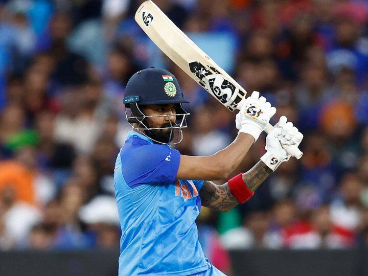 187 धावांचं आव्हान गाठण्यासाठी मैदानात आलेल्या झिम्बाब्वे संघाची सुरुवातच खराब झाली. पहिल्याच बॉलवर त्यांचा सलामीवीर वेस्ले भुवीच्य बोलिंगवर कोहलीच्या हाती झेलबाद झाला.