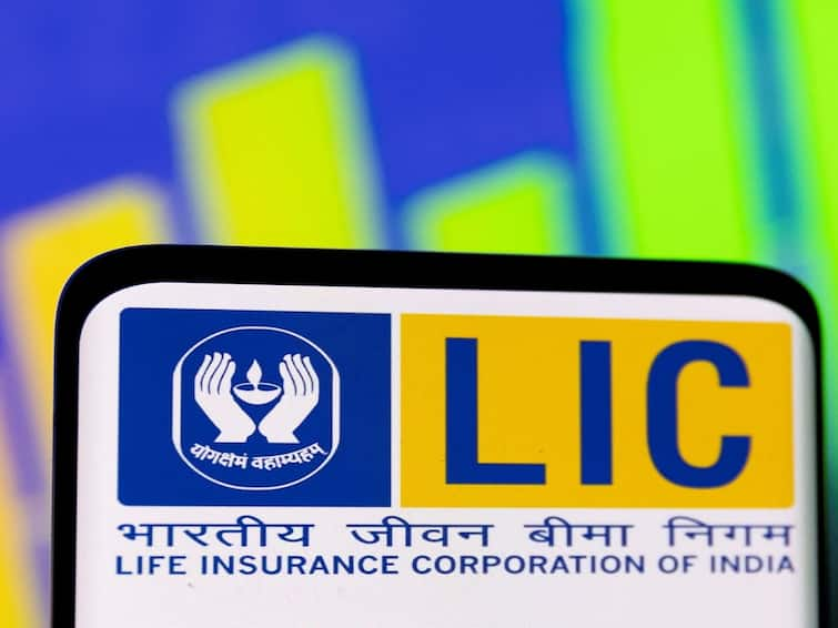 LIC Share Price: The biggest rise in LIC shares after listing, know how much the share jumped and what the reason is LIC Share Price: લિસ્ટિંગ પછી LICના શેરમાં સૌથી મોટો ઉછાળો, જાણો સ્ટોક કેટલો ઉછળ્યો અને શું છે કારણ