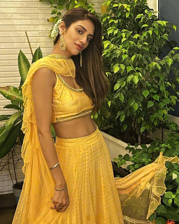 ਫੋਟੋਆਂ 'ਚ ਨੁਸਰਤ ਕਾਫੀ ਖੂਬਸੂਰਤ ਲੱਗ ਰਹੀ ਹੈ।ਨੁਸਰਤ ਦਾ ਤਾਜ਼ਾ ਫੋਟੋਸ਼ੂਟ ਪ੍ਰਸ਼ੰਸਕਾਂ ਵਿੱਚ ਵਾਇਰਲ ਹੋ ਰਿਹਾ ਹੈ।